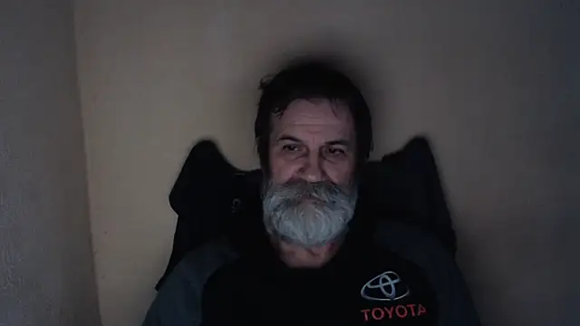 Snapshot of AlexNudo chatting on 11.26.25 AlexNudo online show from 11.26.25