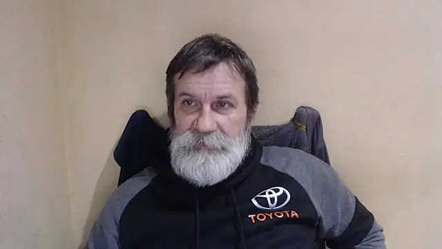 Snapshot of AlexNudo chatting on 11.28.25 AlexNudo online show from 11.28.25