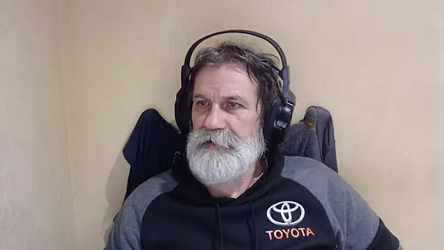 Snapshot of AlexNudo chatting on 11.29.25 AlexNudo online show from 11.29.25