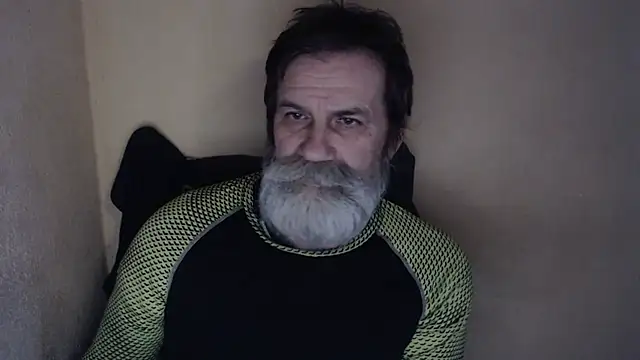 Snapshot of AlexNudo chatting on 12.14.25 AlexNudo online show from 12.14.25