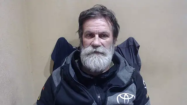 Snapshot of AlexNudo chatting on 12.15.25 AlexNudo online show from 12.15.25