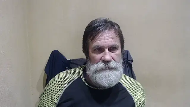 Snapshot of AlexNudo chatting on 12.16.25 AlexNudo online show from 12.16.25