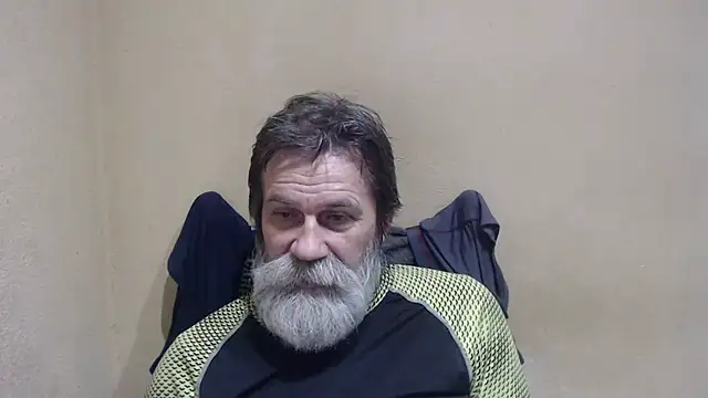 Snapshot of AlexNudo chatting on 12.20.25 AlexNudo online show from 12.20.25