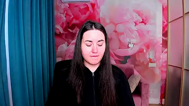 Snapshot of Roxie_Bradley chatting on 12.26.24 Roxie Bradley online show from 12.26.24