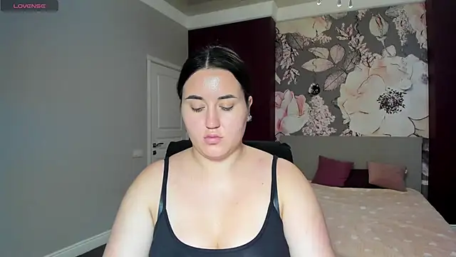 Snapshot of Roxie_Bradley chatting on 09.16.25 Roxie Bradley online show from 09.16.25