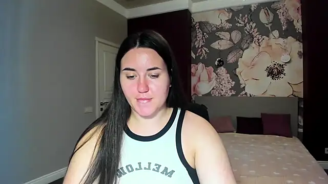 Snapshot of Roxie_Bradley chatting on 09.18.25 Roxie Bradley online show from 09.18.25