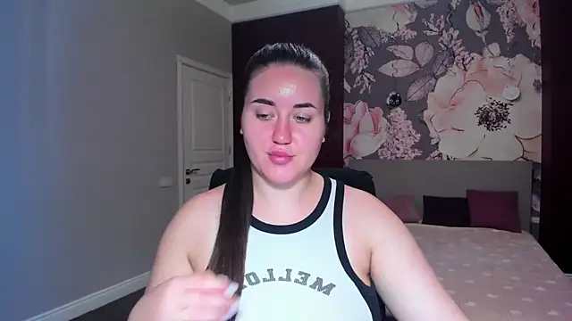 Snapshot of Roxie_Bradley chatting on 09.19.25 Roxie Bradley online show from 09.19.25