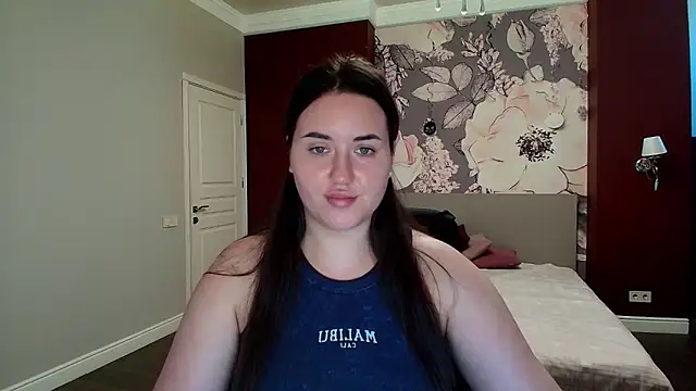 Snapshot of Roxie_Bradley chatting on 09.23.25 Roxie Bradley online show from 09.23.25