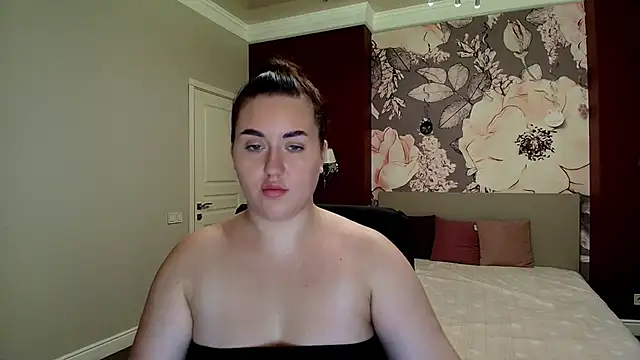 Snapshot of Roxie_Bradley chatting on 09.30.25 Roxie Bradley online show from 09.30.25