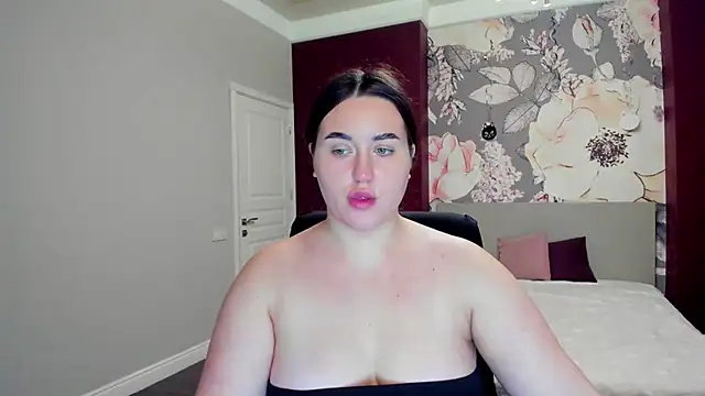 Roxie Bradley online show from 11.08.25