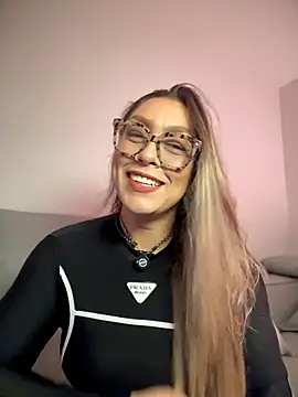 Snapshot of Im_sophiie chatting on 06.06.26 Im sophiie online show from 06.06.26