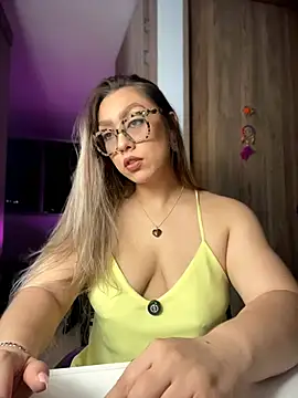 Snapshot of Im_sophiie chatting on 06.11.26 Im sophiie online show from 06.11.26
