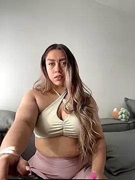 Snapshot of Im_sophiie chatting on 06.19.26 Im sophiie online show from 06.19.26