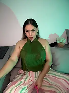 Snapshot of Im_sophiie chatting on 07.19.26 Im sophiie online show from 07.19.26