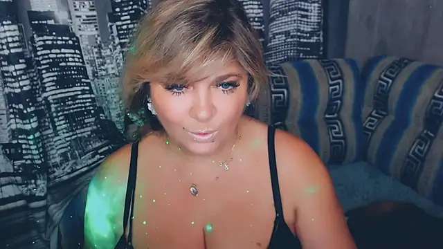 Snapshot of Malena_Mi chatting on 12.01.24 Malena Mi online show from 12.01.24