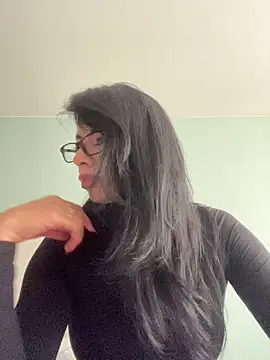 Miaparkerss  online show from 04.28.26