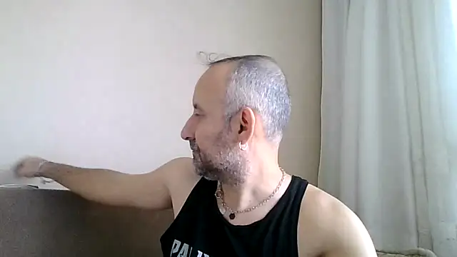 Snapshot of BuckWessle chatting on 11.03.25 BuckWessle online show from 11.03.25