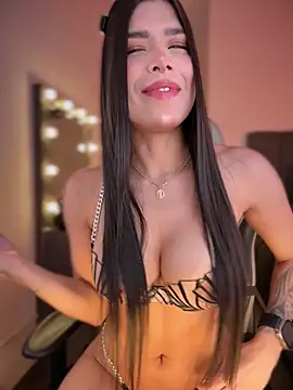 Snapshot of JanyLunaa chatting on 11.20.25 JanyLunaa online show from 11.20.25