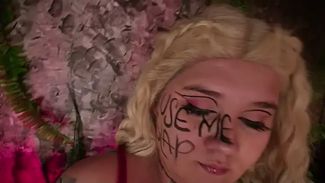 Laura takint online show from 12.12.24