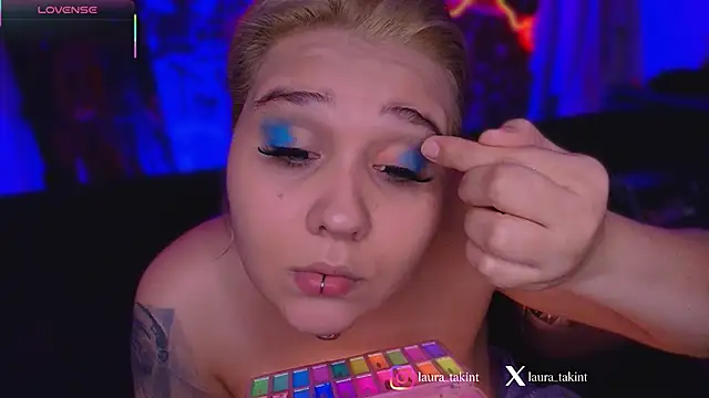 Laura takint online show from 10.13.25