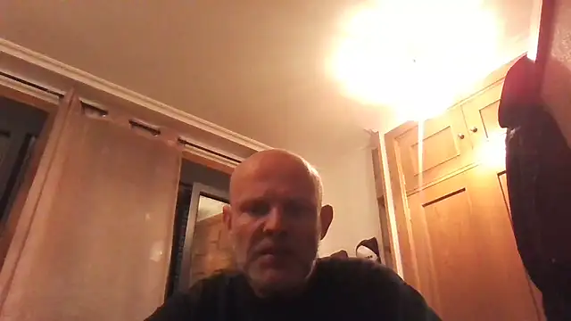 Snapshot of davigochi77bcn chatting on 12.18.24 davigochi77bcn online show from 12.18.24