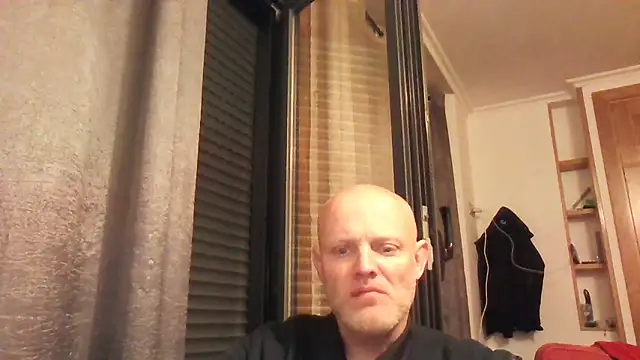 Snapshot of davigochi77bcn chatting on 01.17.25 davigochi77bcn online show from 01.17.25