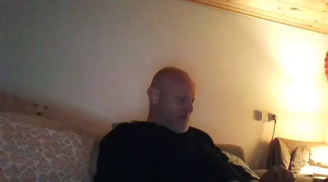 Snapshot of davigochi77bcn chatting on 03.05.25 davigochi77bcn online show from 03.05.25