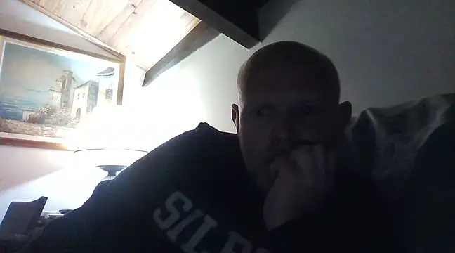 Snapshot of davigochi77bcn chatting on 03.16.25 davigochi77bcn online show from 03.16.25