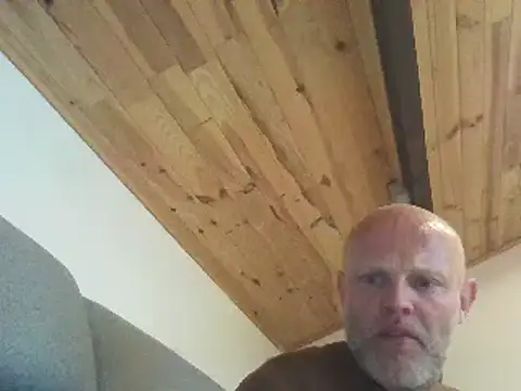 Snapshot of davigochi77bcn chatting on 03.20.25 davigochi77bcn online show from 03.20.25