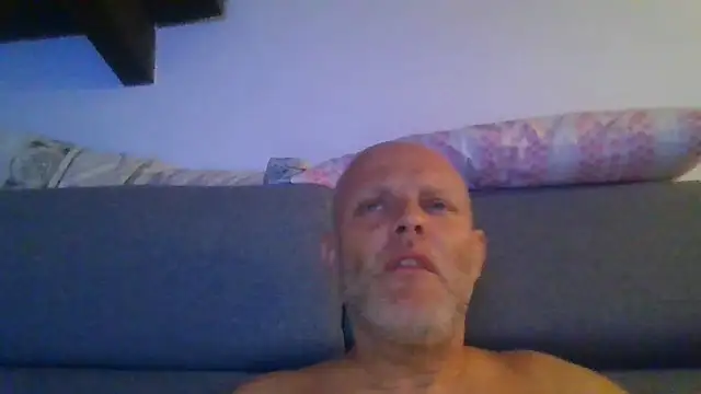 Snapshot of davigochi77bcn chatting on 10.03.25 davigochi77bcn online show from 10.03.25