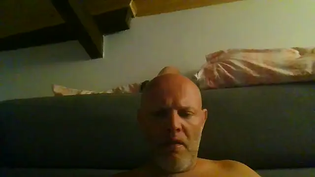 Snapshot of davigochi77bcn chatting on 10.04.25 davigochi77bcn online show from 10.04.25