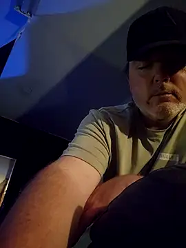 Snapshot of Hotredheadandtoungelasher chatting on 11.12.25 Hotredheadandtoungelasher online show from 11.12.25