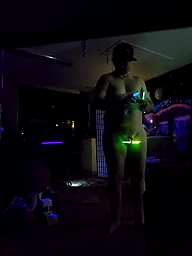 Snapshot of Hotredheadandtoungelasher chatting on 11.21.25 Hotredheadandtoungelasher online show from 11.21.25