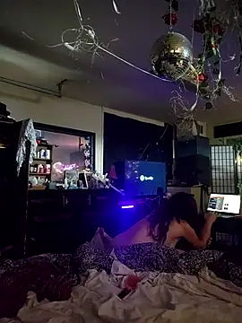 Snapshot of Hotredheadandtoungelasher chatting on 12.15.25 Hotredheadandtoungelasher online show from 12.15.25