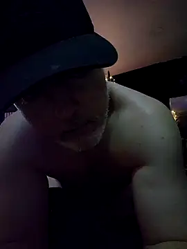 Snapshot of Hotredheadandtoungelasher chatting on 12.22.25 Hotredheadandtoungelasher online show from 12.22.25