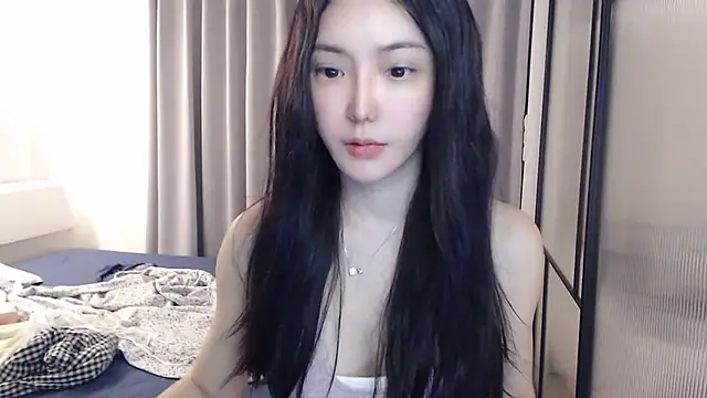 Snapshot of TBgril chatting on 06.24.26 TBgril online show from 06.24.26