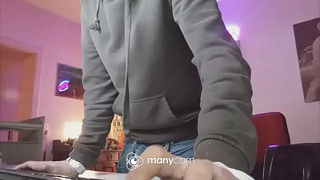 Snapshot of der_dino30 chatting on 02.10.25 der dino30 online show from 02.10.25