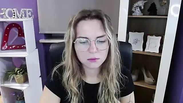 Snapshot of Zoey_Erotic chatting on 10.23.25 Zoey Erotic online show from 10.23.25