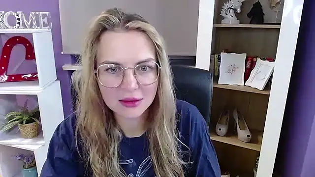 Snapshot of Zoey_Erotic chatting on 10.29.25 Zoey Erotic online show from 10.29.25