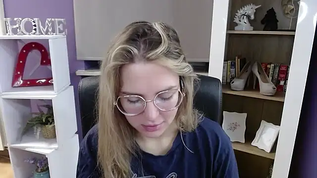 Snapshot of Zoey_Erotic chatting on 11.07.25 Zoey Erotic online show from 11.07.25