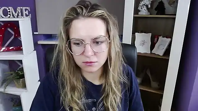 Snapshot of Zoey_Erotic chatting on 11.17.25 Zoey Erotic online show from 11.17.25