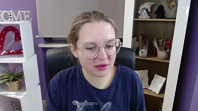 Snapshot of Zoey_Erotic chatting on 11.18.25 Zoey Erotic online show from 11.18.25