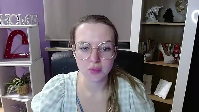 Snapshot of Zoey_Erotic chatting on 11.28.25 Zoey Erotic online show from 11.28.25