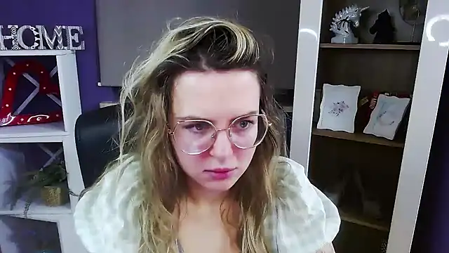 Snapshot of Zoey_Erotic chatting on 01.07.26 Zoey Erotic online show from 01.07.26