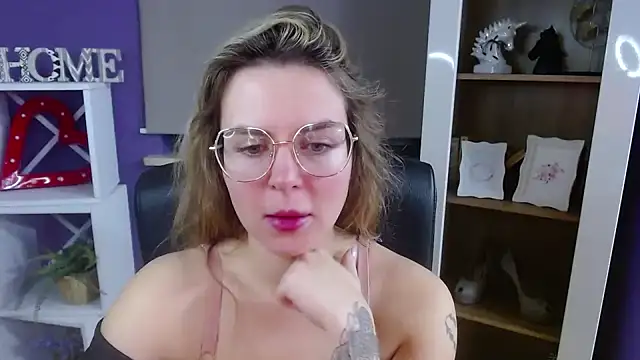 Snapshot of Zoey_Erotic chatting on 01.08.26 Zoey Erotic online show from 01.08.26