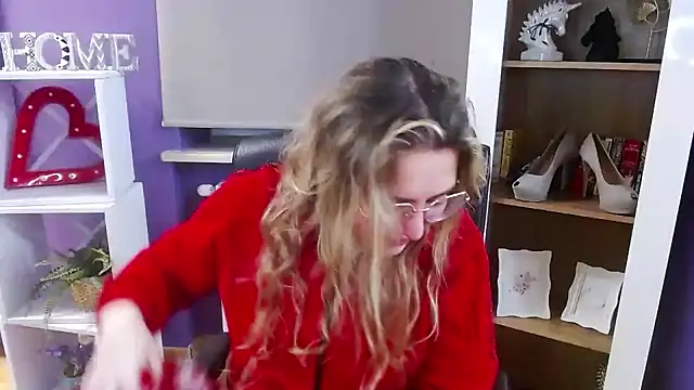 Snapshot of Zoey_Erotic chatting on 01.19.26 Zoey Erotic online show from 01.19.26