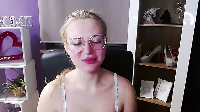 Snapshot of Zoey_Erotic chatting on 02.09.26 Zoey Erotic online show from 02.09.26