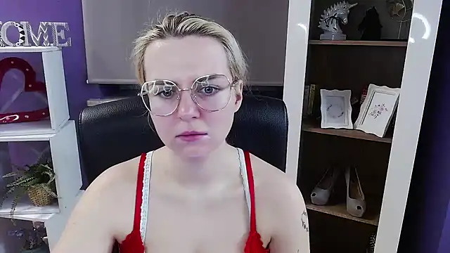 Snapshot of Zoey_Erotic chatting on 02.23.26 Zoey Erotic online show from 02.23.26