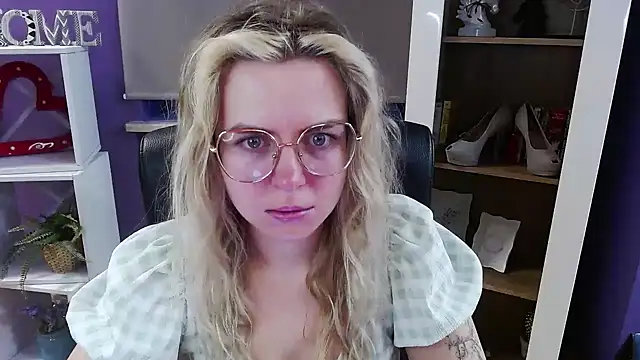 Snapshot of Zoey_Erotic chatting on 02.27.26 Zoey Erotic online show from 02.27.26