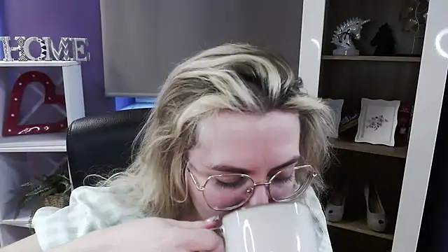 Snapshot of Zoey_Erotic chatting on 03.11.26 Zoey Erotic online show from 03.11.26